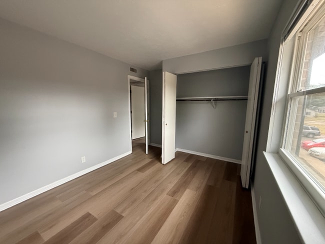 1114 5th St, Unit 14 in Rising Sun, IN - Foto de edificio - Building Photo