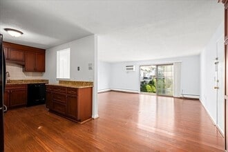 26 Williamsburg Ct in Shrewsbury, MA - Building Photo - Building Photo