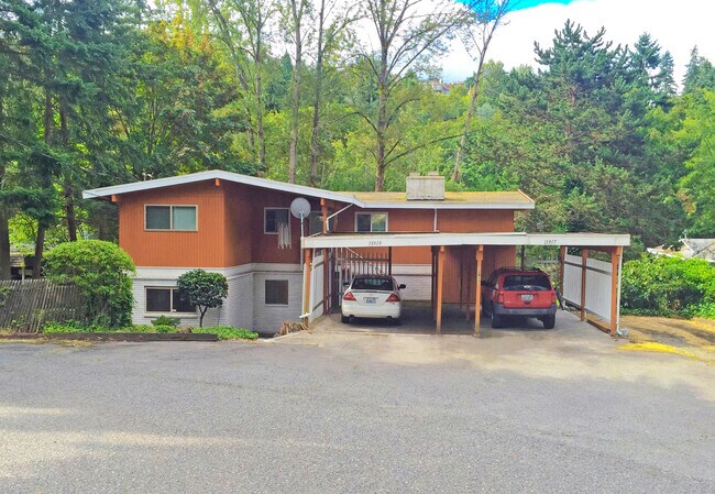 13917 SE Allen Rd in Bellevue, WA - Building Photo - Building Photo