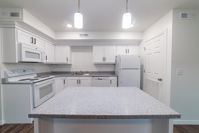 6208 Commerce Dr, Unit 201 in Mount Gilead, OH - Foto de edificio - Building Photo