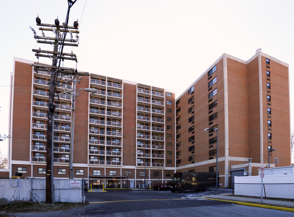 Hadley Park Towers in Nashville, TN - Building Photo