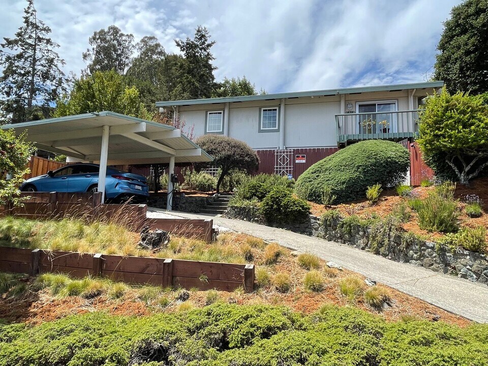 635 Drake Ave in Sausalito, CA - Building Photo