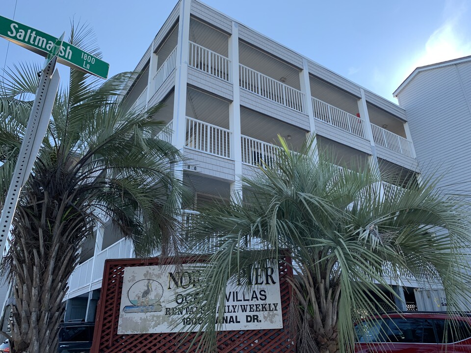 1800 Canal Dr in Carolina Beach, NC - Building Photo