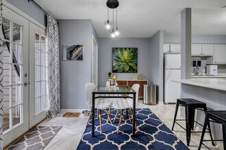 2815 Misty Garden Cir in Tallahassee, FL - Foto de edificio - Building Photo