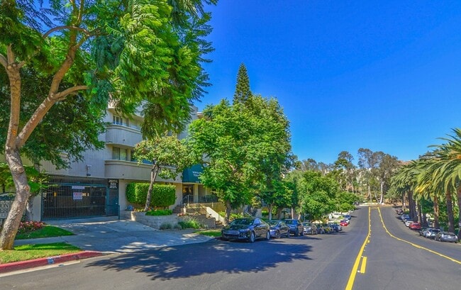 11645 Montana Ave, Unit #332 in Los Angeles, CA - Building Photo - Building Photo