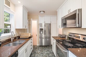 3177 NE 84th St in Seattle, WA - Building Photo - Building Photo