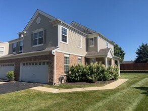 2216 Evergreen Cir in McHenry, IL - Building Photo - Building Photo