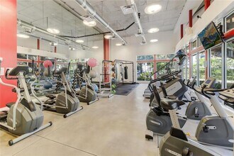 750 NE 64th St, Unit B301 in Miami, FL - Foto de edificio - Building Photo