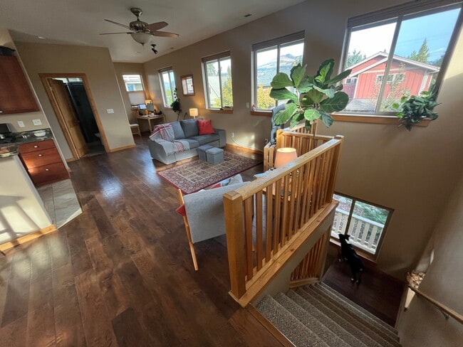 3107 Dana Ln in Hood River, OR - Foto de edificio - Building Photo