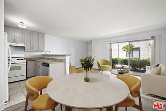 18530 Hatteras St in Los Angeles, CA - Building Photo - Building Photo