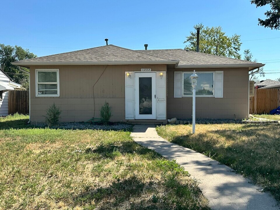 1232 N Moline St in Aurora, CO - Building Photo