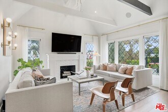1136 Burnside Ave in Los Angeles, CA - Building Photo - Building Photo