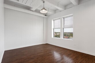 4551 N Beacon St, Unit 1 in Chicago, IL - Foto de edificio - Building Photo