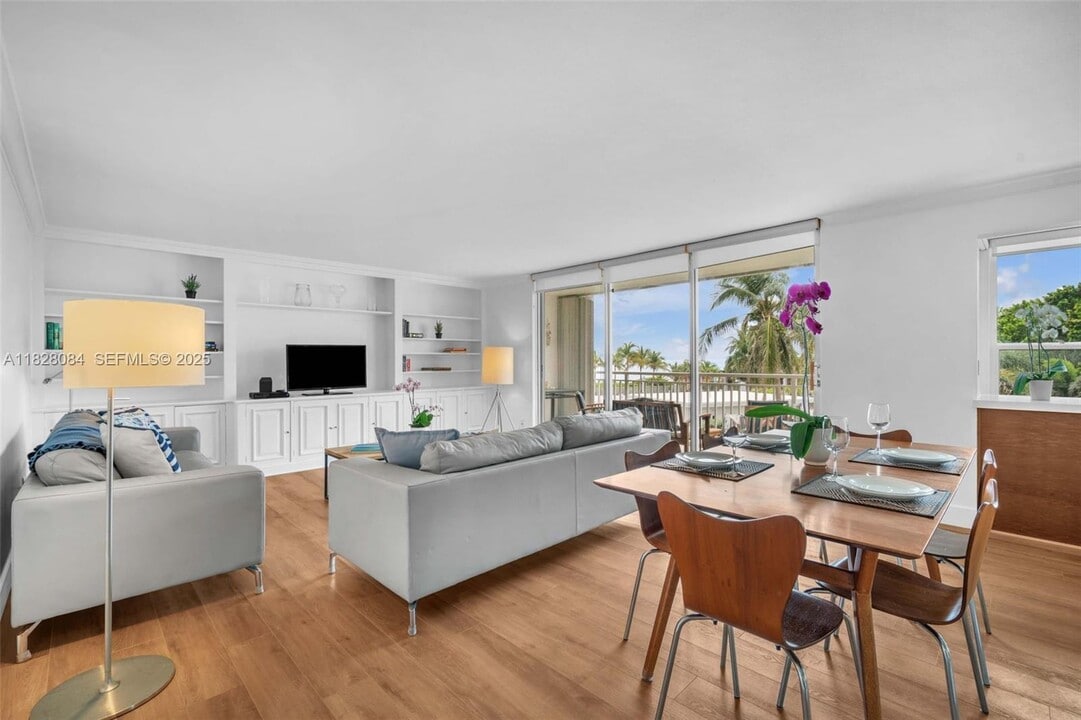 611 Ocean Dr in Key Biscayne, FL - Foto de edificio