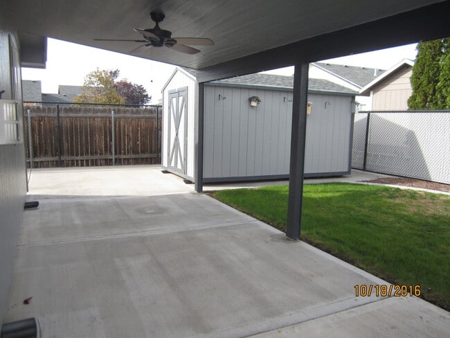 8303 Orcas Dr in Pasco, WA - Building Photo - Building Photo