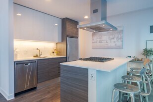 221 W Hubbard St in Chicago, IL - Building Photo