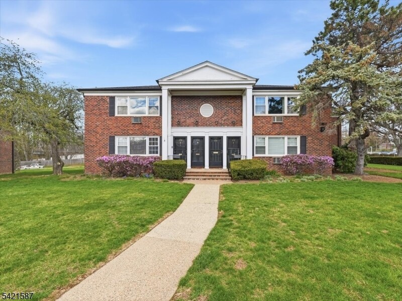 115 Pitney Pl in Morristown, NJ - Building Photo