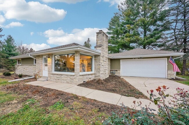 N45W24568 Lindsay Rd in Pewaukee, WI - Building Photo - Building Photo