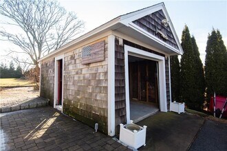 204 Middle Rd in Portsmouth, RI - Building Photo - Building Photo