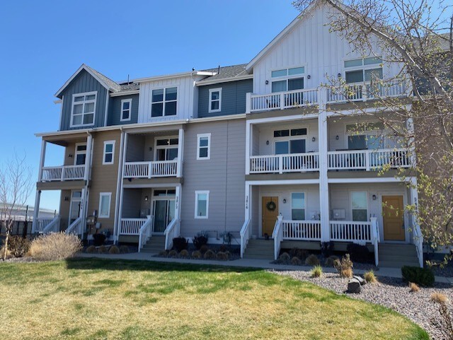 property at 2816 S Fox Ct