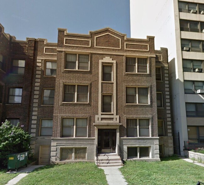 property at 652 W Gordon Terrace