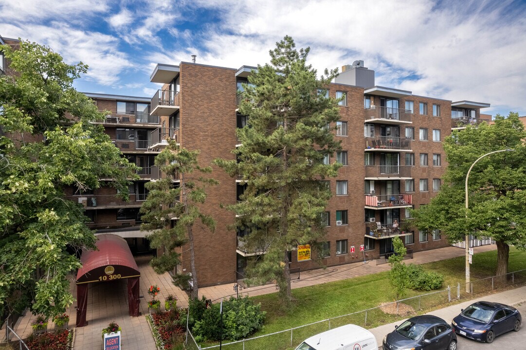 Bois-de-Boulogne Apartments in Montréal, QC - Building Photo