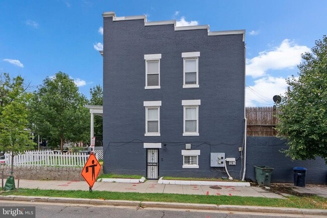 property at 141 Uhland Terrace NE