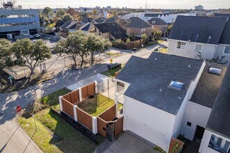 2922 Bering Dr in Houston, TX - Foto de edificio - Building Photo