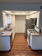 1236 E Broadway in Glendale, CA - Building Photo - Building Photo