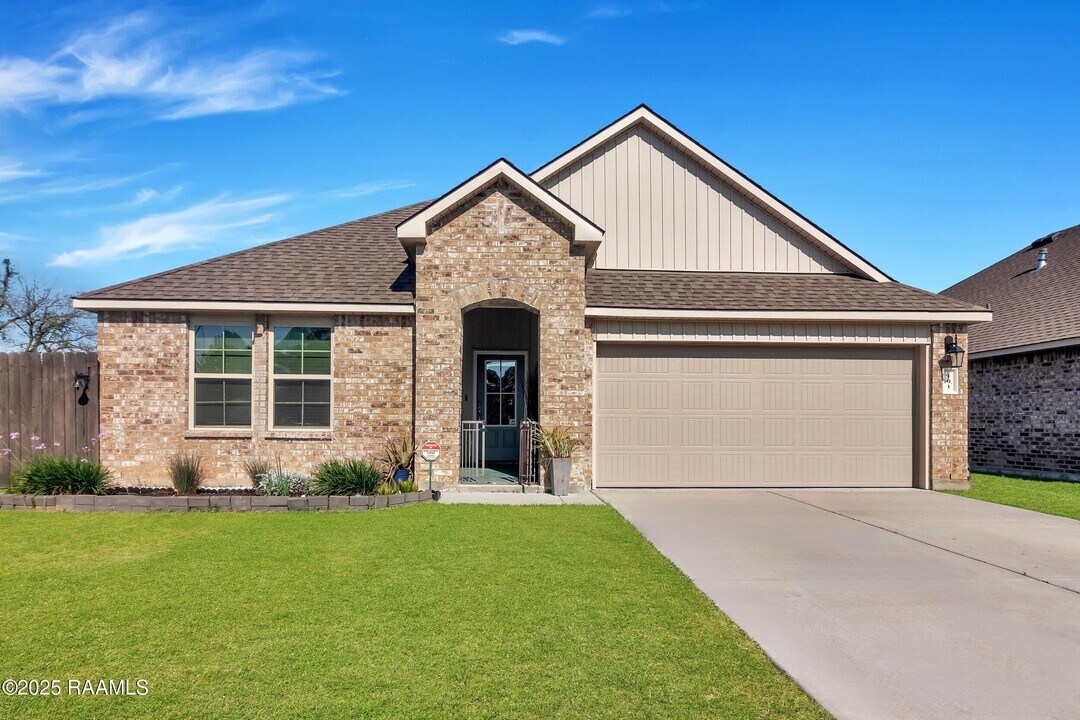 101 Chestnut Oak Dr in Lafayette, LA - Building Photo