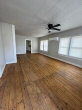 905 W Main St in Cameron, TX - Building Photo - Building Photo