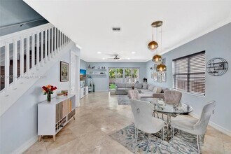 853 SW 11th Ct in Fort Lauderdale, FL - Foto de edificio - Building Photo