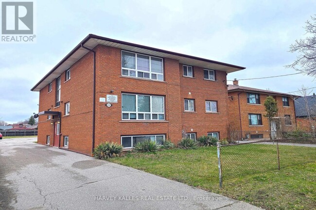 412 Horner Ave in Toronto, ON - Building Photo - Building Photo
