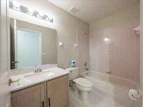 218 Langford Park Ave in Davenport, FL - Foto de edificio - Building Photo