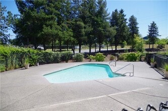 1319 S Puget Dr in Renton, WA - Building Photo - Building Photo