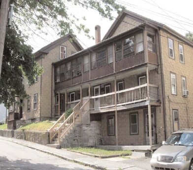 4-8 Crown St in Webster, MA - Foto de edificio