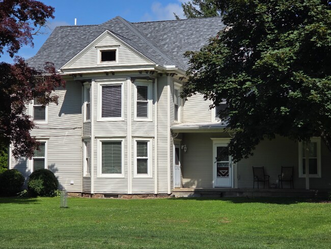 214 E Pine St, Unit 214 in Selinsgrove, PA - Building Photo - Building Photo