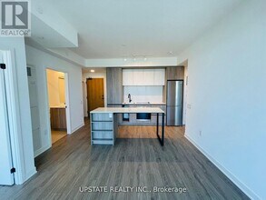 2495 Eglinton Ave W in Mississauga, ON - Building Photo - Building Photo