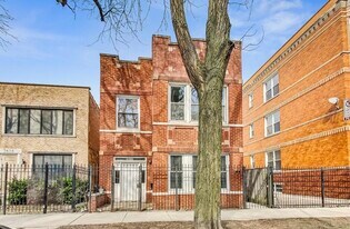 2614 W Thomas St, Unit 2 in Chicago, IL - Building Photo