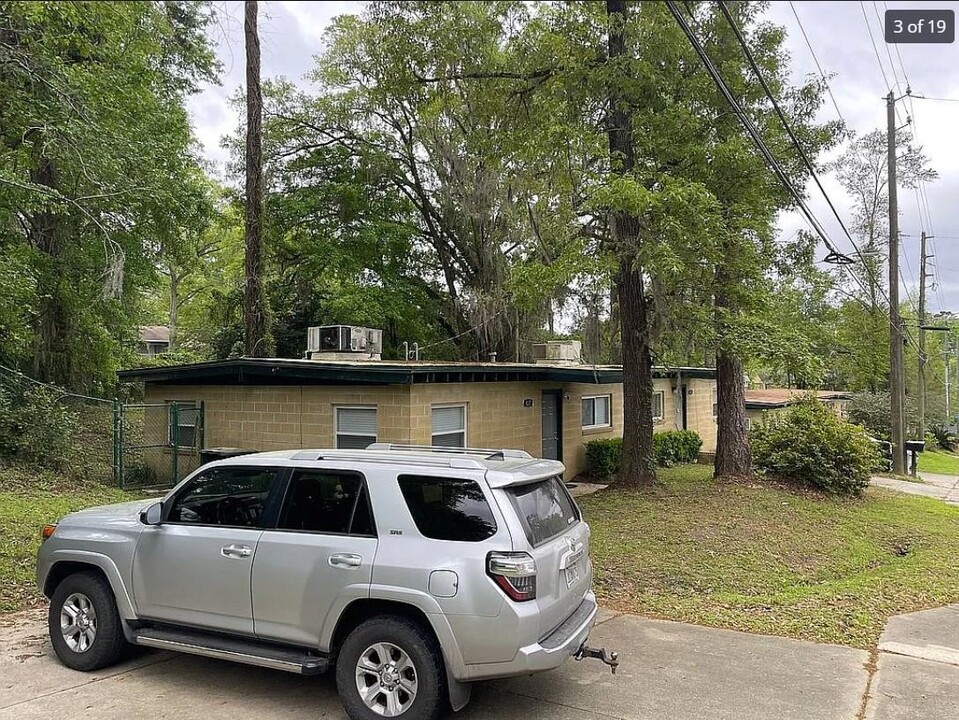 837 White Dr in Tallahassee, FL - Building Photo