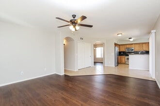 2501 W Oberlin Way in Phoenix, AZ - Foto de edificio - Building Photo