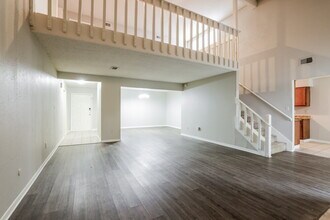 13519 Dripping Springs Dr in Houston, TX - Building Photo - Building Photo