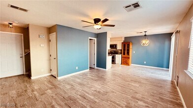 722 Peregrine Falcon St in Henderson, NV - Building Photo - Building Photo