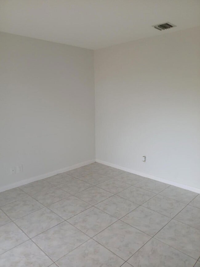 441 Cypress Way W in Palm Springs, FL - Building Photo - Building Photo