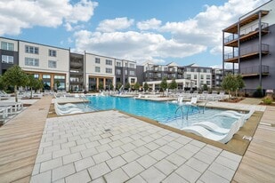 Colina Hillside in Birmingham, AL - Building Photo