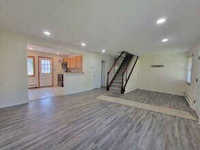 85 Homes Park Ave in Woodbridge Township, NJ - Building Photo - Building Photo