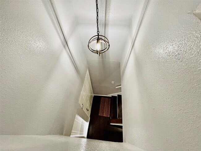 2103 Place Rebecca Ln