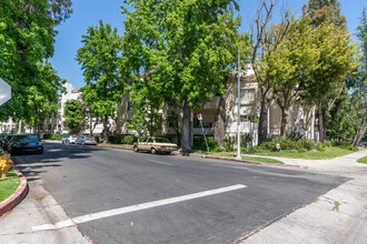 5420 Sylmar Ave in Sherman Oaks, CA - Building Photo - Building Photo