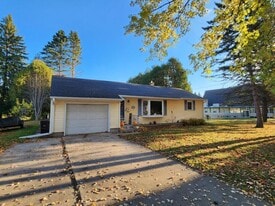 1716 Menasha Ave in Manitowoc, WI - Building Photo