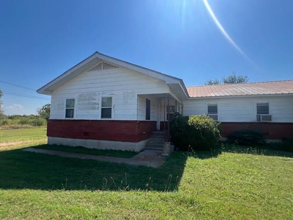 305 E Stegall Dr in Robinson, TX - Building Photo